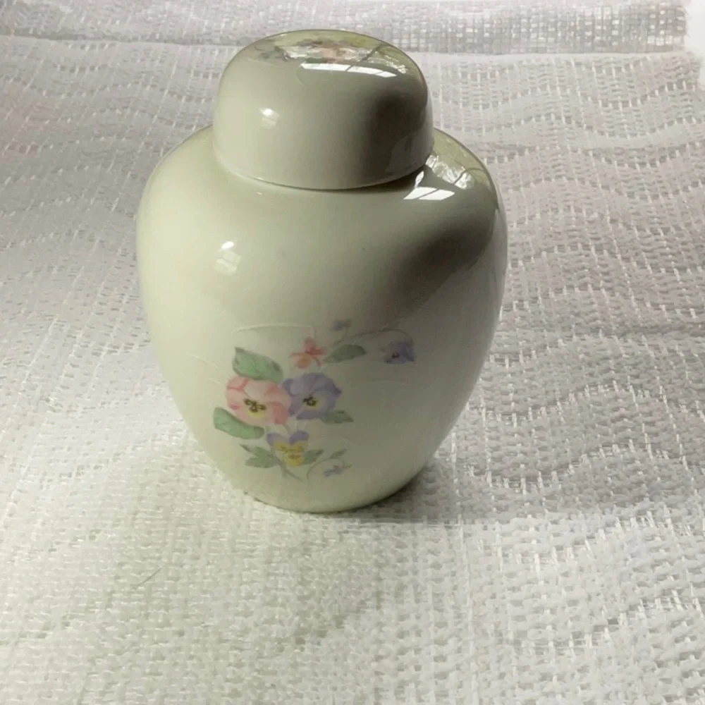 Vintage RUSS &Co JAPAN Pastel Pansies Lidded Ginger Jar